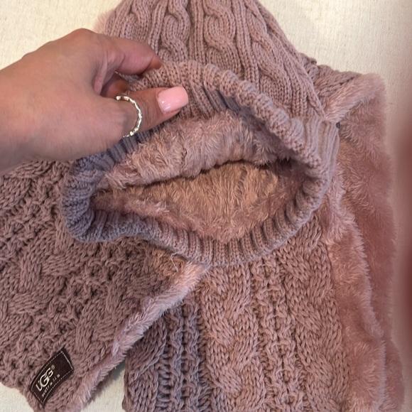 UGG hat and infinity scarf - Picture 3 of 4